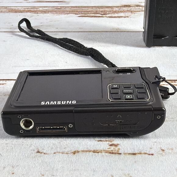Samsung Digimax L70 7.1MP Digital Camera Black w/ Battery & Charger - Picture 6 of 6